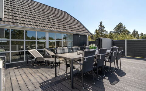 Madalena - 2.8Km from the Sea: Möbel, Interior Design, Stuhl, Flooring, Tabelle, Resort, Fussboden, Decke, Zimmer, Eco Hotel