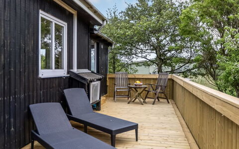 Ulrich - 500M from the Sea: Hütte, Zuhause, Haus, Dach, Veranda, Estate, Abstellgleis, Gartenbauten, Bauernhaus, Garten