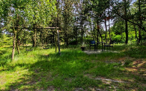 Karri - 1.1Km from the Sea: Gras, Baum, Grundstueck, Einfach, Wald, Frühling, Naturschutzgebiet, Kofferraum, Garten
