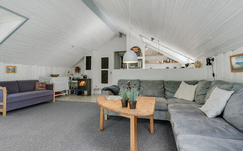 Lenia - 1Km from the Sea: Holz, Decke, Möbel, Flooring, Interior Design, Fussboden, Zuhause, Zimmer, Couch, Wohnzimmer