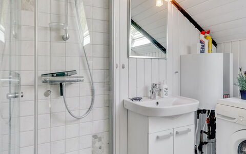 Lenia - 1Km from the Sea: Armatur, Interior Design, Flooring, Badezimmer, Sinken, Fussboden, Zapfhahn, Installation, Decke, Bad Sink
