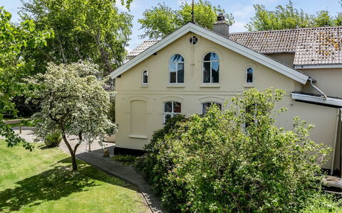 Styrkar - 4Km from the Sea: Dach, Haus, Grundstueck, Zuhause, Hütte, Estate, Gartenbauten, Schatten, Blockhaus, Landscaping