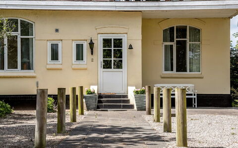 Styrkar - 4Km from the Sea: Dach, Haus, Grundstueck, Zuhause, Hütte, Estate, Gartenbauten, Schatten, Blockhaus, Landscaping