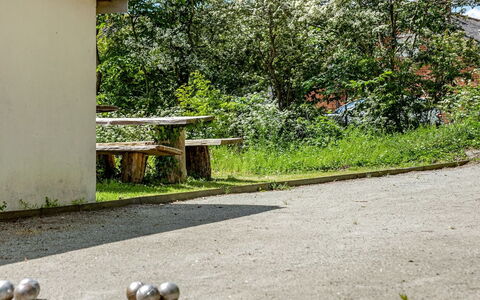 Styrkar - 4Km from the Sea: Dach, Haus, Grundstueck, Zuhause, Hütte, Estate, Gartenbauten, Schatten, Blockhaus, Landscaping