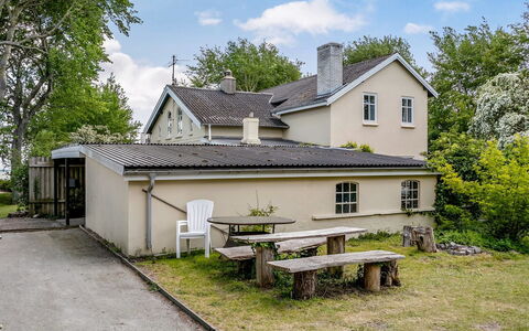 Styrkar - 4Km from the Sea: Dach, Haus, Grundstueck, Zuhause, Hütte, Estate, Gartenbauten, Schatten, Blockhaus, Landscaping