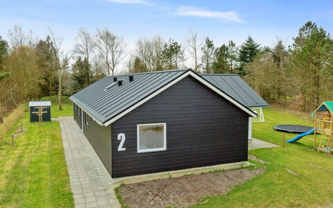 Human - 10.5Km from the Sea: Dach, Grundstueck, Hütte, Zuhause, Ländliches Gebiet, Schuppen, Abstellgleis, Gartenbauten, Blockhaus, Hütte