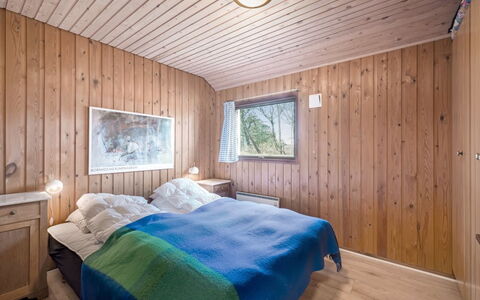 Tove - 1.5Km from the Sea: Schlafzimmer, Bett, Holz, Interior Design, Decke, Bettdecke, Bedding, Fussboden, Zimmer, Flooring