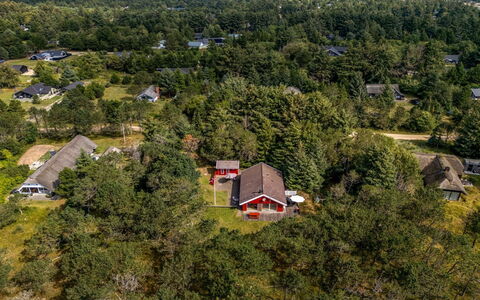 Tove - 1.5Km from the Sea: Landschaft, Haus, Vogelperspektive, Ländliches Gebiet, Zuhause, Grundstueck, Menschliche Siedlung, Luftaufnahmen, Hütte, Dorf
