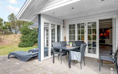 Dines - 1Km from the Sea: Hütte, Zuhause, Haus, Dach, Veranda, Estate, Abstellgleis, Gartenbauten, Bauernhaus, Garten