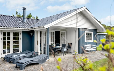 Dines - 1Km from the Sea: Hütte, Zuhause, Haus, Dach, Veranda, Estate, Abstellgleis, Gartenbauten, Bauernhaus, Garten