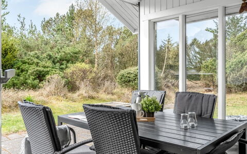 Dines - 1Km from the Sea: Hütte, Zuhause, Haus, Dach, Veranda, Estate, Abstellgleis, Gartenbauten, Bauernhaus, Garten