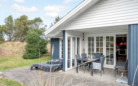 Dines - 1Km from the Sea: Hütte, Zuhause, Haus, Dach, Veranda, Estate, Abstellgleis, Gartenbauten, Bauernhaus, Garten