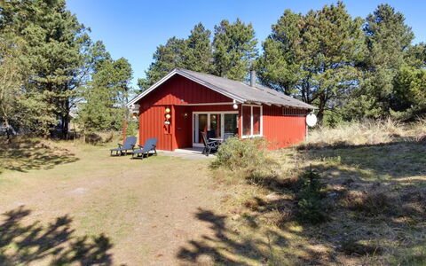 Aulikki - 900M from the Sea: Gras, Haus, Dach, Zuhause, Hütte, Strauch, Grundstueck, Ländliches Gebiet, Bauernhaus, Ground