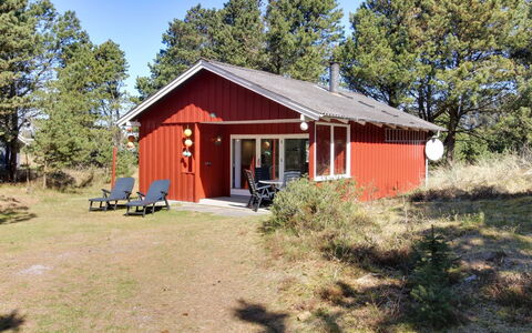 Aulikki - 900M from the Sea: Gras, Haus, Dach, Zuhause, Hütte, Strauch, Grundstueck, Ländliches Gebiet, Bauernhaus, Ground