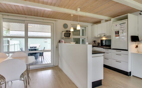 Livia - 900M from the Sea: Interior Design, Flooring, Küche, Countertop, Möbel, Fussboden, Holz, Decke, Holzboden, Cabinetry