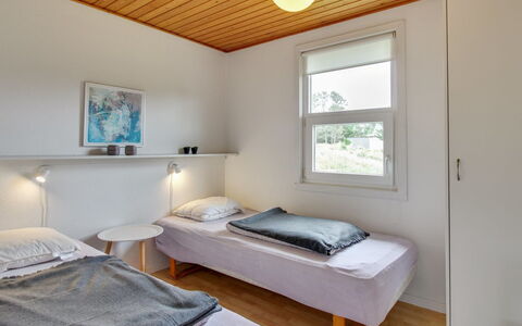Livia - 900M from the Sea: Wand, Interior Design, Schlafzimmer, Fussboden, Flooring, Holz, Decke, Bett, Bettdecke, Zimmer