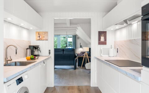 Lilo - 1Km from the Sea: Interior Design, Flooring, Fussboden, Countertop, Küche, Möbel, Major Appliance, Holz, Decke, Holzboden