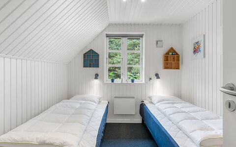 Lilo - 1Km from the Sea: Holz, Schlafzimmer, Zuhause, Bett, Bedding, Bettdecke, Bettrahmen, Decke, Wohnheim, Hartholz
