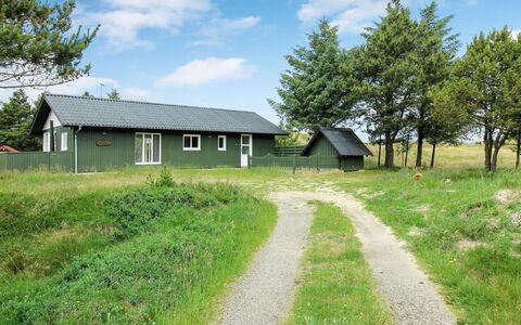 Juste - 2.2Km from the Sea: Gras, Haus, Zuhause, Wiese, Hütte, Einfach, Dach, Ländliches Gebiet, Grundstueck, Menschliche Siedlung