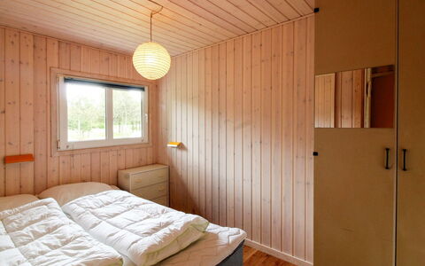 Juste - 2.2Km from the Sea: Schlafzimmer, Wand, Bett, Holz, Interior Design, Decke, Bettdecke, Fussboden, Flooring, Bedding
