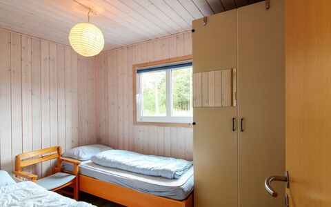 Juste - 2.2Km from the Sea: Schlafzimmer, Holz, Bett, Interior Design, Flooring, Fussboden, Möbel, Bettdecke, Bettrahmen, Decke