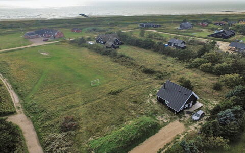 Tinemarie - 200M from the Sea: Gras, Haus, Dach, Zuhause, Hütte, Strauch, Grundstueck, Ländliches Gebiet, Bauernhaus, Ground