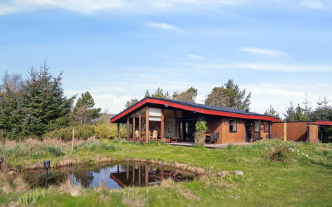 Sune - 500M from the Sea: Dach, Haus, Zuhause, Hütte, Abstellgleis, Estate, Auffahrt, Gartenbauten, Garten, Schuppen