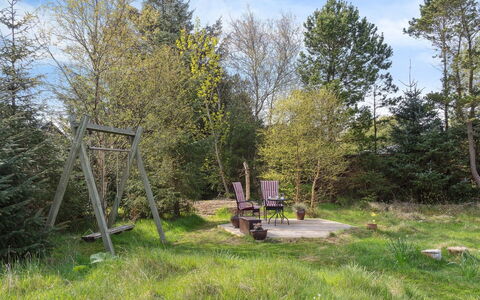 Sune - 500M from the Sea: Dach, Haus, Zuhause, Hütte, Abstellgleis, Estate, Auffahrt, Gartenbauten, Garten, Schuppen