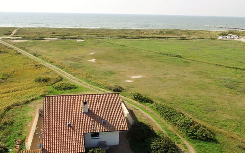 Botilla - 150M from the Sea: Strauch, Urban Design, Ground, Backstein, Wohnung, Estate, Mauerwerk, Balkon, Landscaping