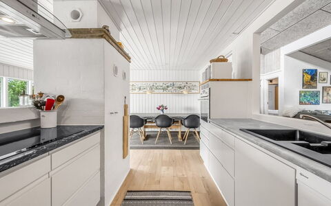 Saxe - from the Sea: Flooring, Holz, Küche, Decke, Interior Design, Fussboden, Countertop, Holzboden, Major Appliance, Light Fixture