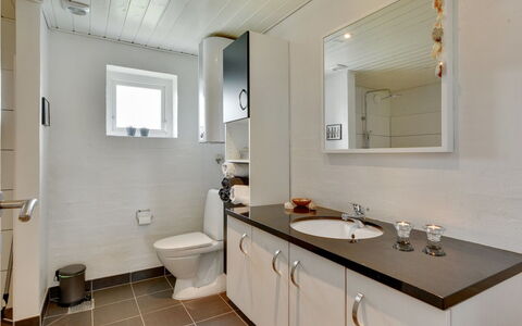 Saxe - from the Sea: Armatur, Sinken, Badezimmer, Bad Sink, Interior Design, Flooring, Fussboden, Zapfhahn, Badezimmerschrank, Installation