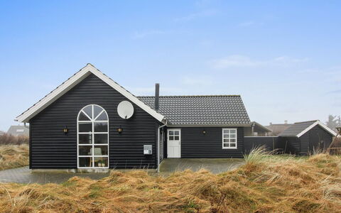 Suvi - 900M from the Sea: Hütte, Garten, Abstellgleis, Gartenbauten, Schatten, Garten, Hinterhof, Rasen, Bauernhaus, Landscaping