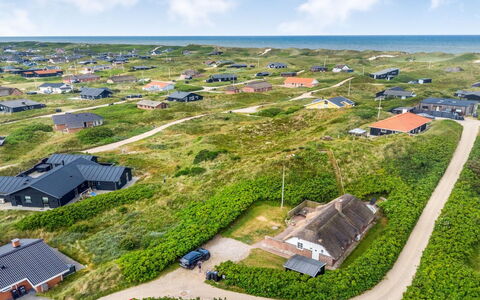 Pia - 400M from the Sea: Blau, Strauch, Hütte, Ground, Garten, Estate, Schatten, Landscaping, Bauernhaus, Eco Hotel