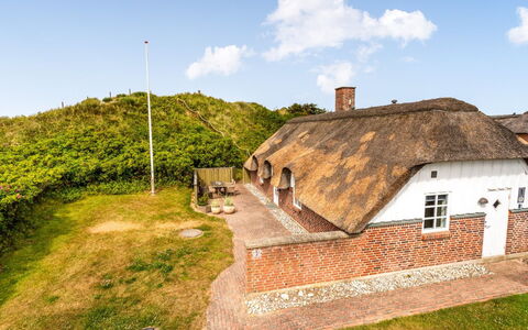 Pia - 400M from the Sea: Blau, Strauch, Hütte, Ground, Garten, Estate, Schatten, Landscaping, Bauernhaus, Eco Hotel