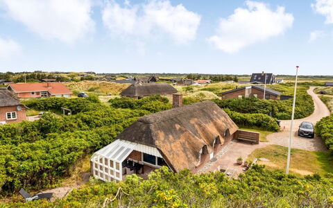 Pia - 400M from the Sea: Blau, Strauch, Hütte, Ground, Garten, Estate, Schatten, Landscaping, Bauernhaus, Eco Hotel