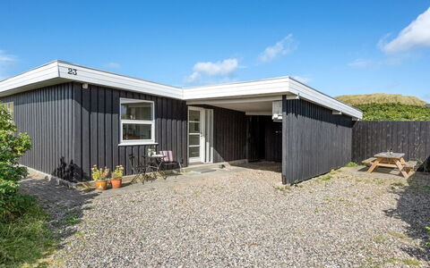 Geesche - 200M from the Sea: Möbel, Interior Design, Stuhl, Flooring, Tabelle, Resort, Fussboden, Decke, Zimmer, Eco Hotel