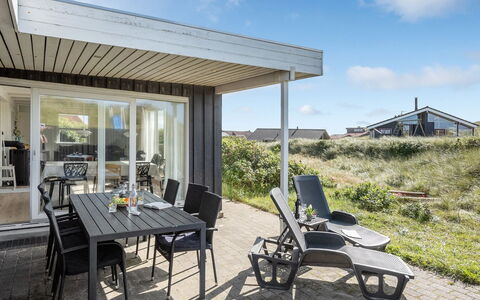Geesche - 200M from the Sea: Möbel, Interior Design, Stuhl, Flooring, Tabelle, Resort, Fussboden, Decke, Zimmer, Eco Hotel
