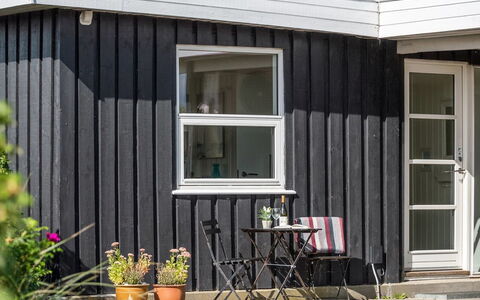 Geesche - 200M from the Sea: Möbel, Interior Design, Stuhl, Flooring, Tabelle, Resort, Fussboden, Decke, Zimmer, Eco Hotel