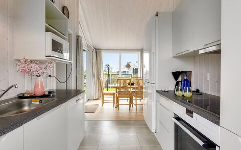 Mara - from the Sea: Küche, Flooring, Interior Design, Countertop, Holz, Fussboden, Möbel, Küchengerät, Decke, Major Appliance