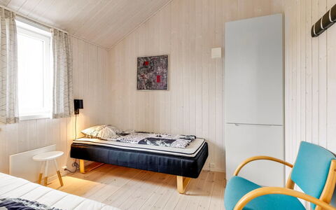 Mara - from the Sea: Interior Design, Flooring, Fussboden, Holz, Decke, Schlafzimmer, Möbel, Bett, Zimmer, Beleuchtung