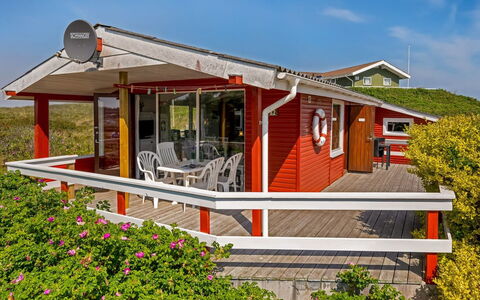 Heidel - from the Sea: Haus, Dach, Hütte, Zuhause, Tür, Veranda, Estate, Abstellgleis, Schatten, Bauernhaus