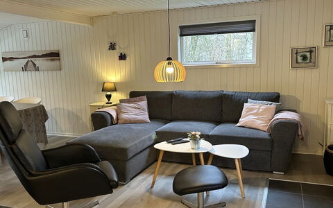 Sanni - 1.6Km from the Sea: Möbel, Flooring, Interior Design, Fussboden, Zuhause, Wohnzimmer, Couch, Light Fixture, Holzbeize