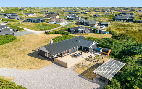 Hillevi - 200M from the Sea: Möbel, Interior Design, Stuhl, Flooring, Tabelle, Resort, Fussboden, Decke, Zimmer, Eco Hotel