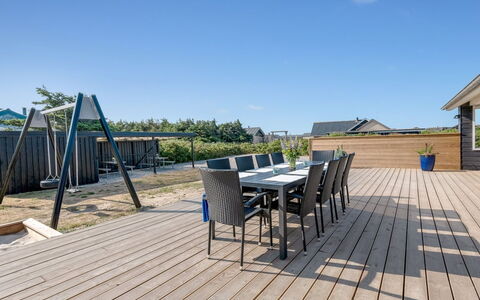 Hillevi - 200M from the Sea: Möbel, Interior Design, Stuhl, Flooring, Tabelle, Resort, Fussboden, Decke, Zimmer, Eco Hotel