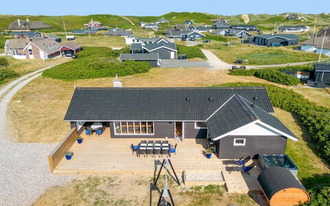 Hillevi - 200M from the Sea: Möbel, Interior Design, Stuhl, Flooring, Tabelle, Resort, Fussboden, Decke, Zimmer, Eco Hotel