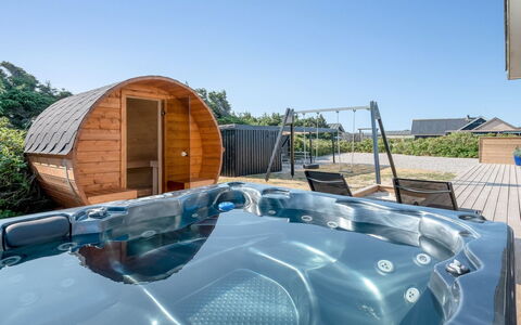 Hillevi - 200M from the Sea: Möbel, Interior Design, Stuhl, Flooring, Tabelle, Resort, Fussboden, Decke, Zimmer, Eco Hotel