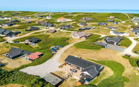 Hillevi - 200M from the Sea: Möbel, Interior Design, Stuhl, Flooring, Tabelle, Resort, Fussboden, Decke, Zimmer, Eco Hotel