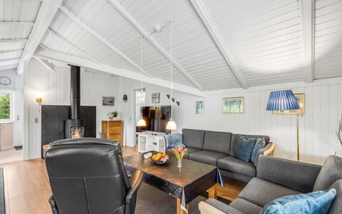 Penka - 550M to the Fjord: Couch, Interior Design, Decke, Möbel, Holz, Flooring, Fussboden, Wohnzimmer, Zuhause, Zimmer