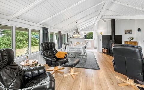 Penka - 550M to the Fjord: Interior Design, Holz, Decke, Möbel, Couch, Flooring, Fussboden, Zuhause, Wohnzimmer, Holzboden