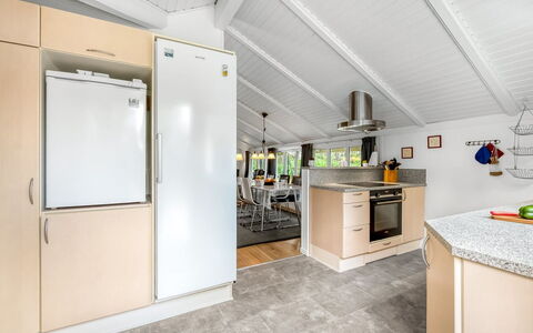 Penka - 550M to the Fjord: Flooring, Major Appliance, Küche, Interior Design, Fussboden, Decke, Holz, Küchengerät, Countertop, Möbel